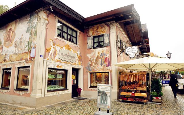 墻繪壽命長短與墻繪位置、材料以及基體有關(guān)系